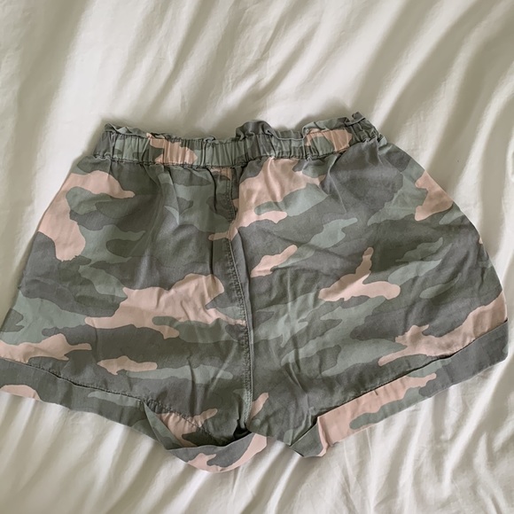 Aerie Camouflage Green/Pink shorts - Picture 2 of 3